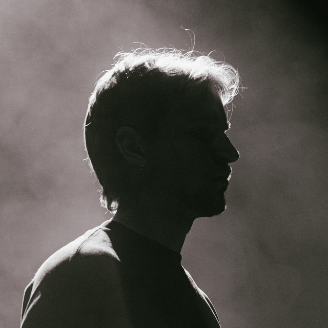 Casper Schulz in silhouette, backlit